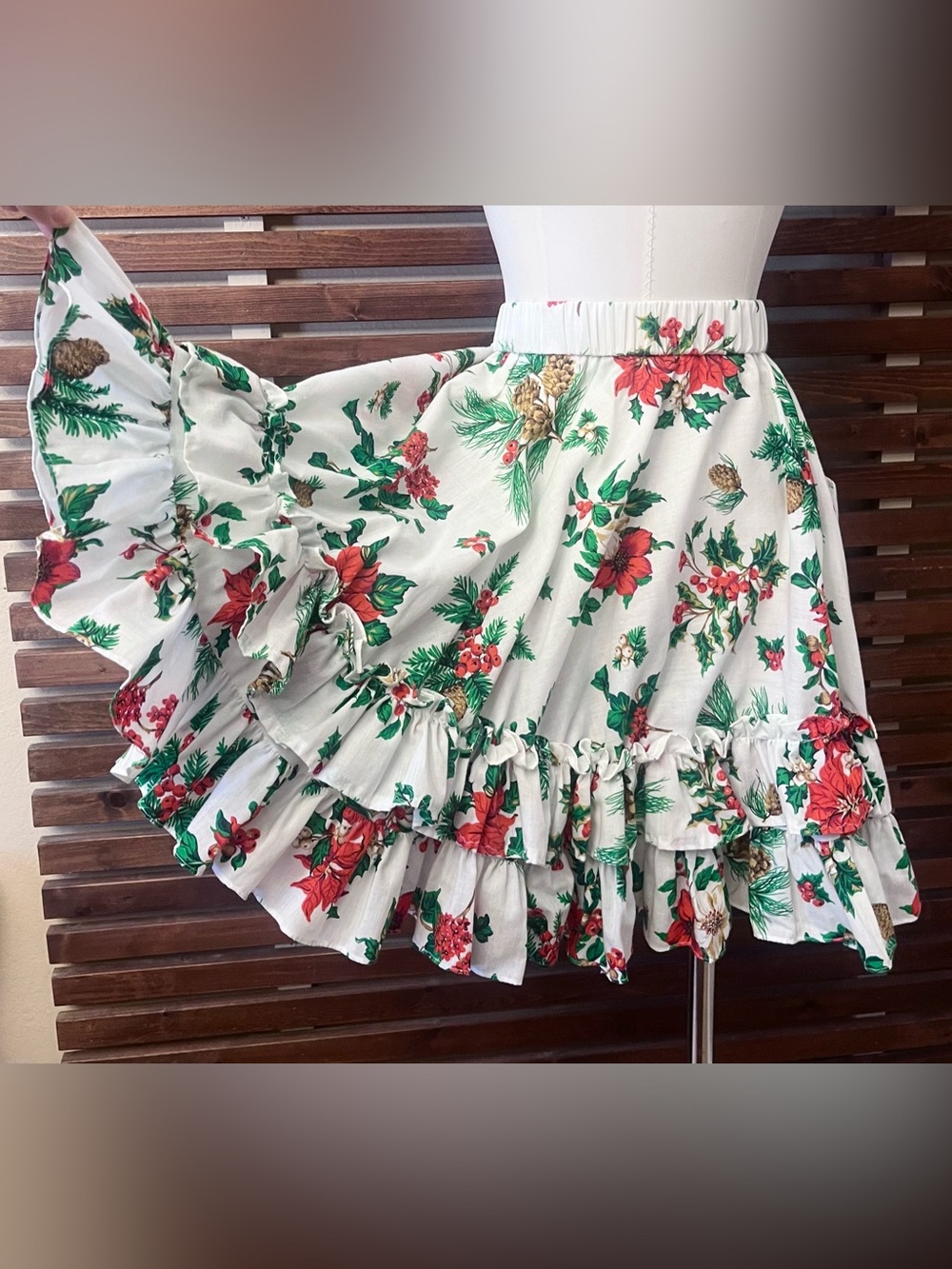 1980s 80s Vintage Christmas Poinsettia Ruffle High Waist Square Dance Full Skirt